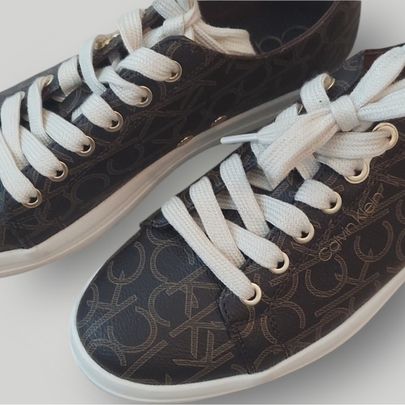Calvin Klein 10 Michaela monogram sneakers brown and gold tone vegan leather crm - Picture 5 of 12